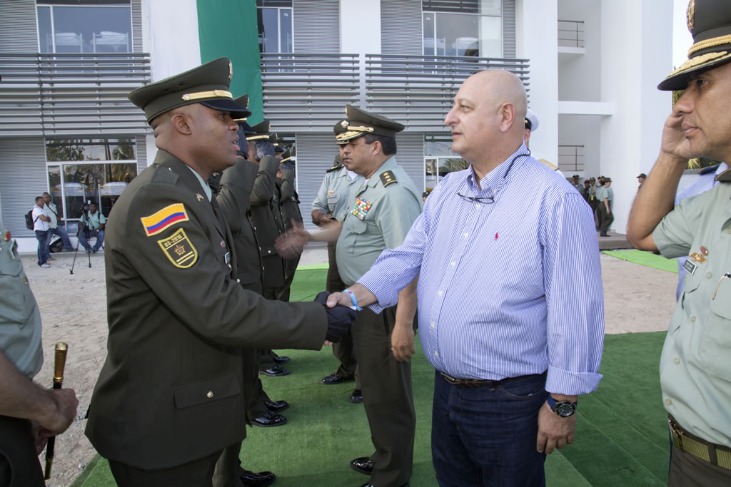 Gobernador en la inauguración de nueva sede de Policía