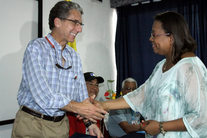 Aury con el Embajador