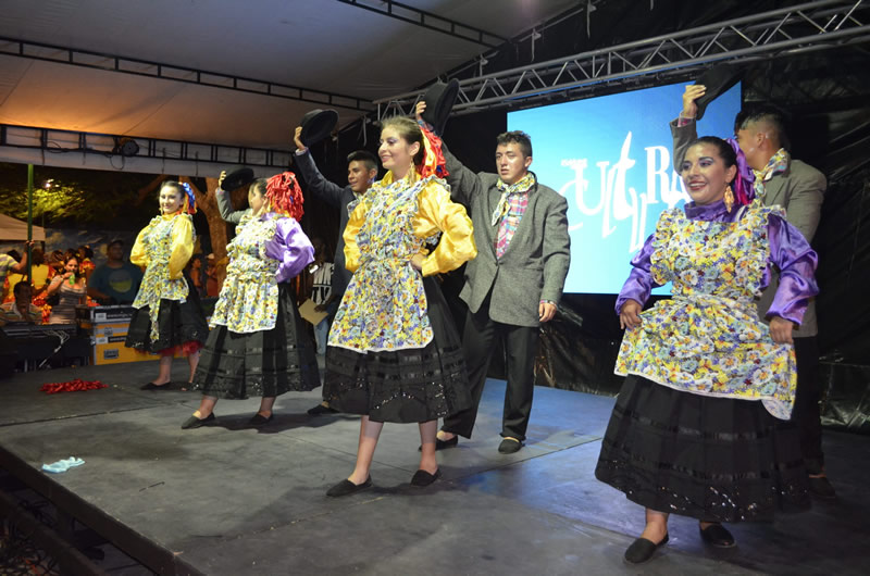 Turno para diseñadores de la isla en marco a la celebración del día de la danzas