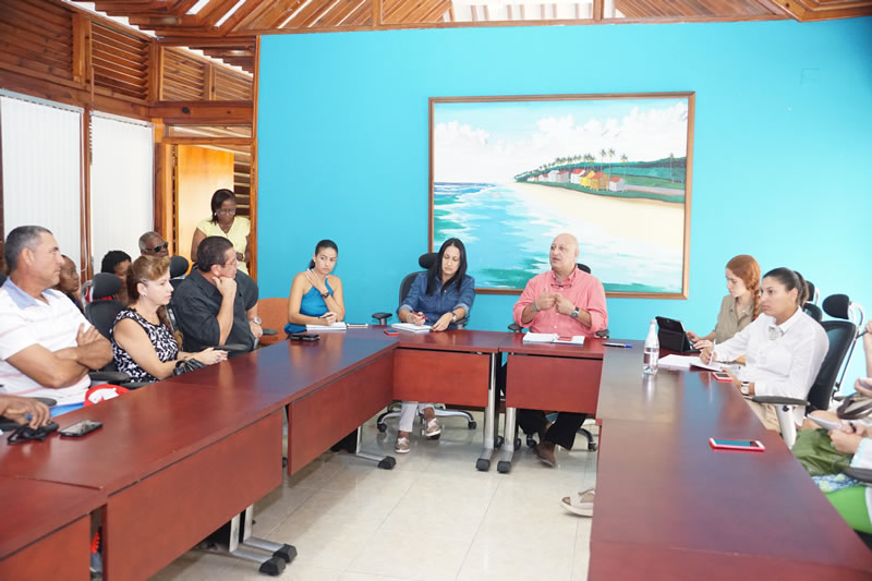 Gobernador con Sector Turistico