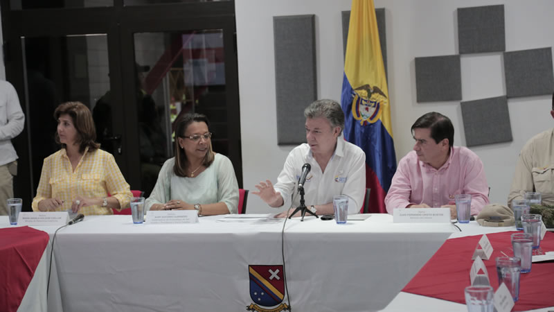Gobernadora Aury y Presidente Santos