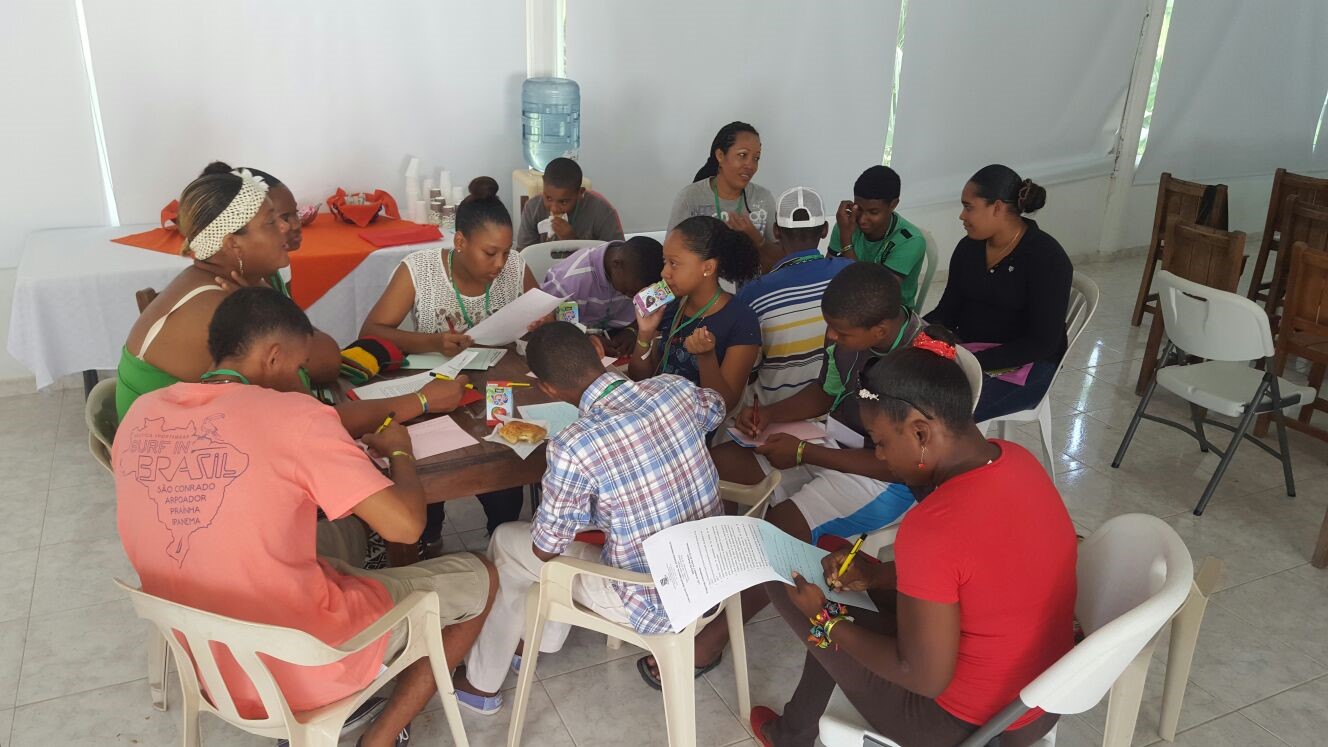 Jovenes en acciones comunales