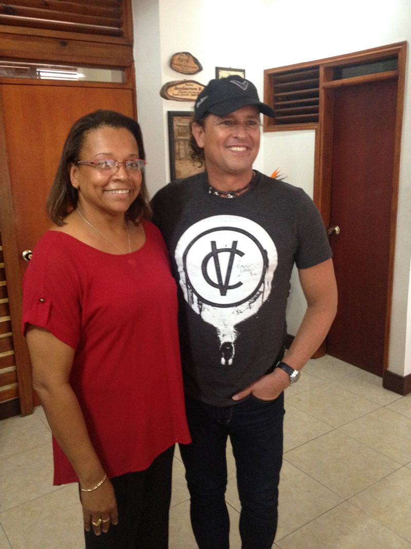 Visita Carlos Vives