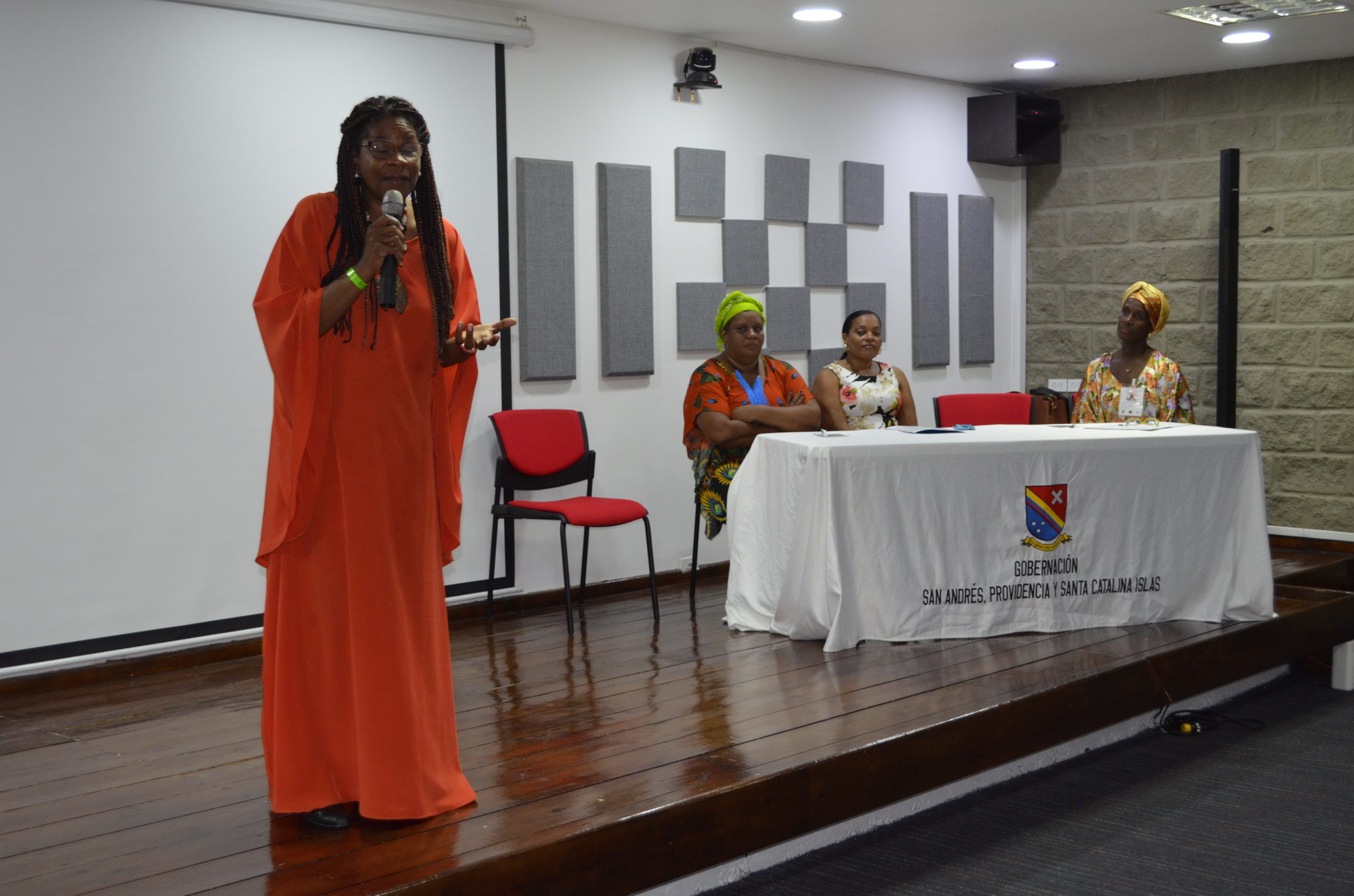 Mujer + empoderada
